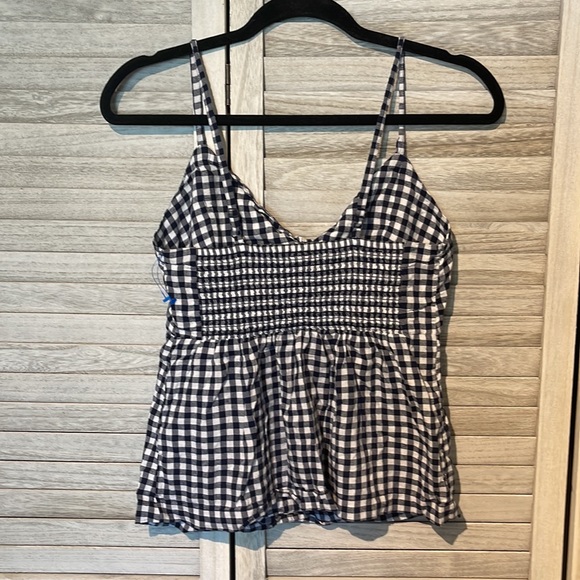 📦 Old Navy tank top - Picture 2 of 3